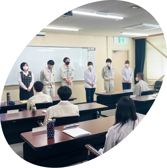 基盤実装について話し合っている様子