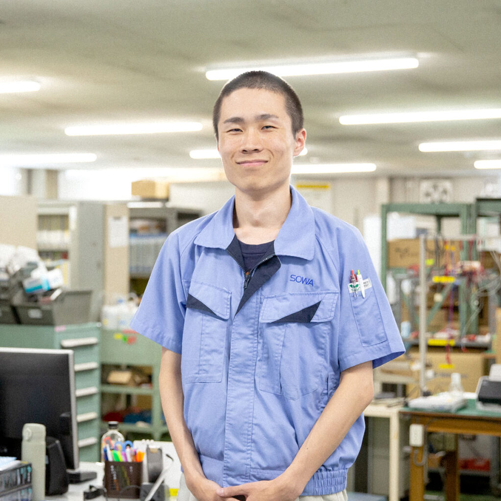 高卒で技術部に配属。自分のアイデアが形となり、誰かの役に立つ喜びを実感。